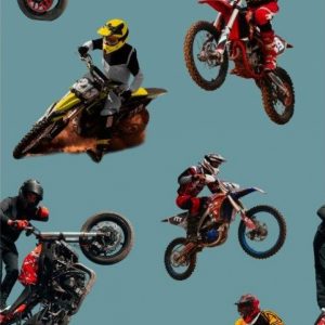 Motocikli uz gaiši zila fona