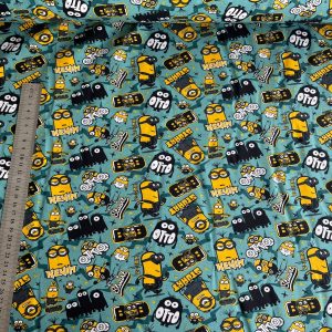 Minions uz petrolejas fona