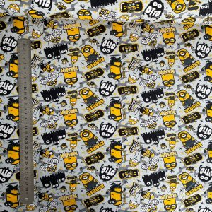 Minions uz pelēka fona